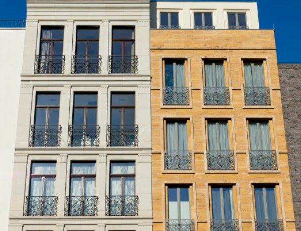 TOWNHOUSE VS. CONDO: WHICH SHOULD YOU BUY?